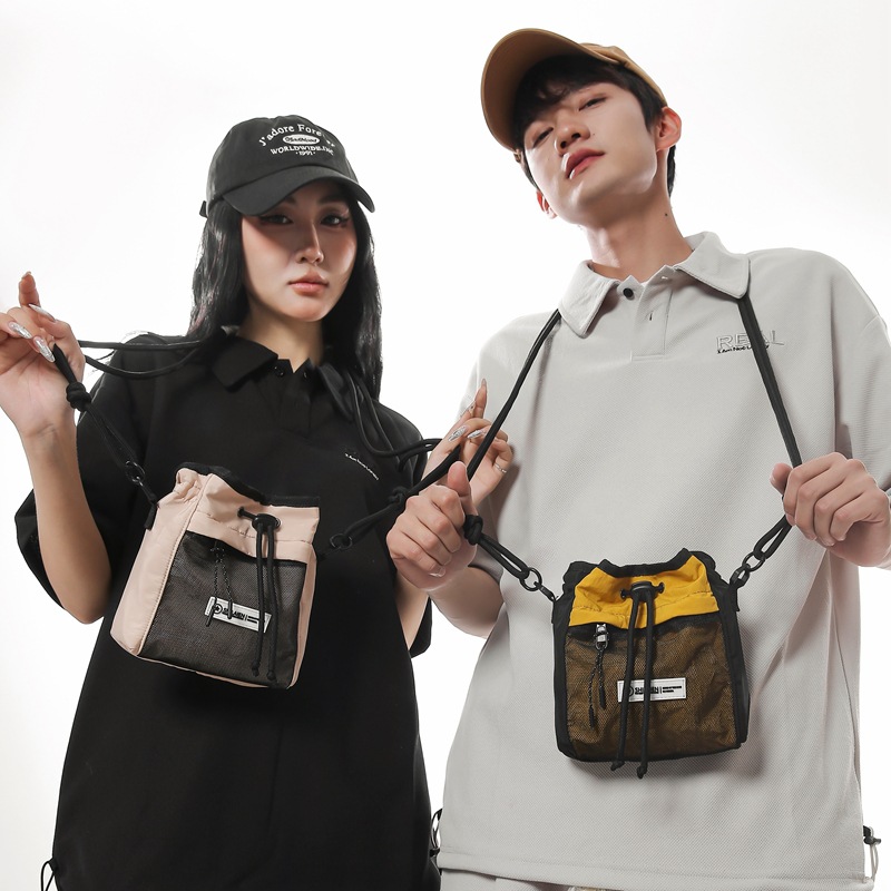 ins Trend brand grid crossbody bag, simple and unisex single-shoulder small bag, outdoor commuting portable phone bag details Picture