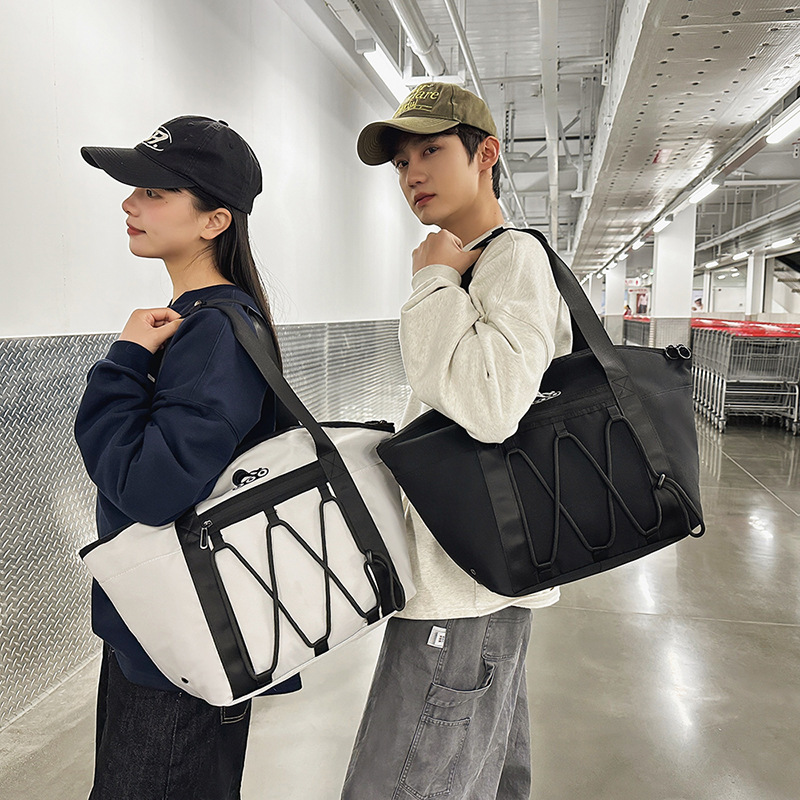 The 2025 new large-capacity tote bag is a fashionable and versatile single-shoulder bag, a sporty crossbody bag, a couple's lightweight bag with a high level of appearance full figure