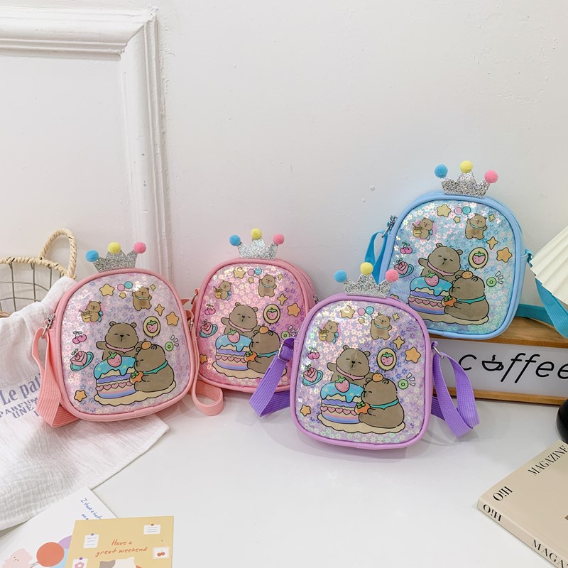 Summer new girls' travel crossbody bag, mini change single-shoulder bag, girls' cartoon capybara lightweight sequined backpack Application Scenario