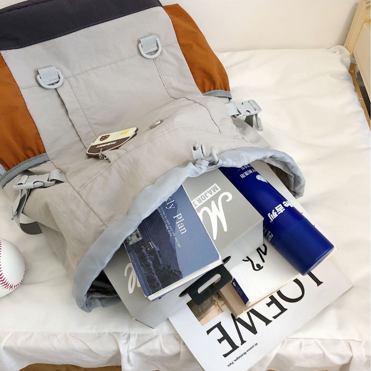 2025 New summer fashion, simple and fresh, color-blocking casual large-capacity couple's backpack Application Scenario