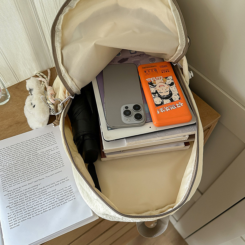 A new high-appeal, fresh and sweet macaron-colored backpack from Japanese Instagram, a lightweight travel backpack for junior and senior high school students Application Scenario