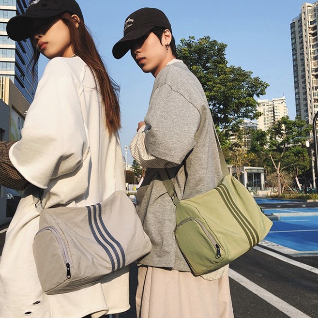2025 New style stylish single-shoulder bag, retro and stylish striped crossbody bag, large-capacity quality single-shoulder couple bag details Picture