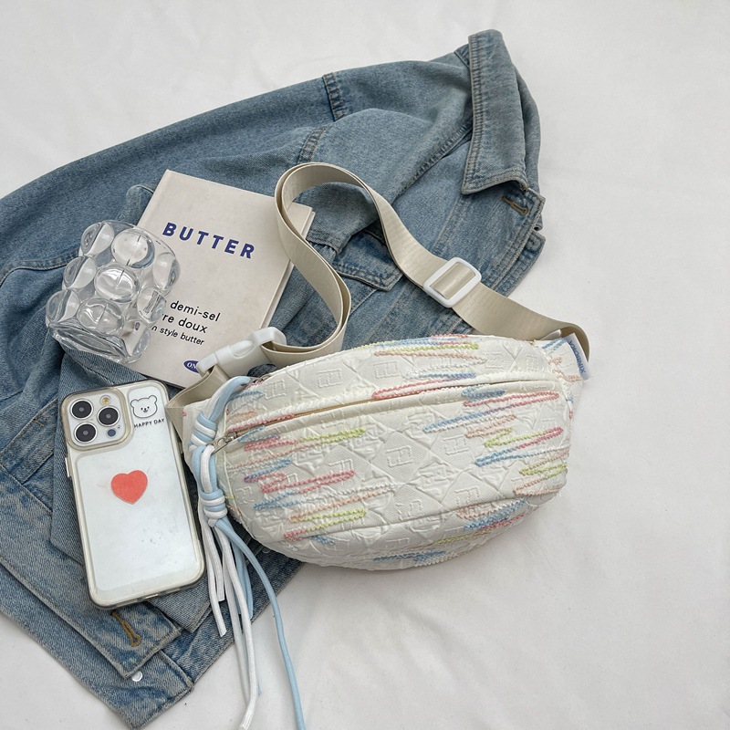 Summer canvas small bag for women, 2024 new trendy ins waist bag, solid color chest bag, casual and sporty crossbody dumpling bag Application Scenario