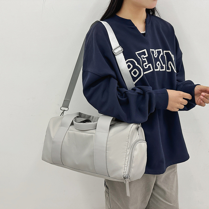 A new solid-color casual, simple and lightweight travel and fitness sports bag for women with a high appearance level and large capacity details Picture
