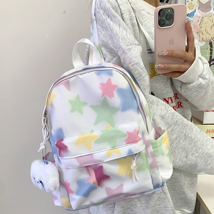 This is a simple and versatile backpack for primary and secondary school students with a high level of appearance, featuring fresh rainbow and star prints and contrasting colors full figure