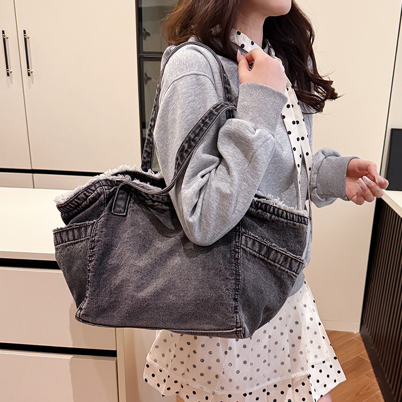 Retro and laid-back style large-capacity denim bag, versatile single-shoulder crossbody bag, student casual, class commuting tote bag full figure