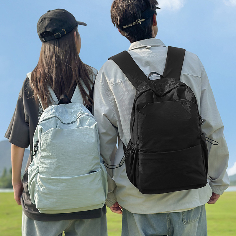 A new high-appearance-level, fresh and sweet candy-colored backpack from Forest-themed ins, a couple's lightweight travel spring outing backpack full figure