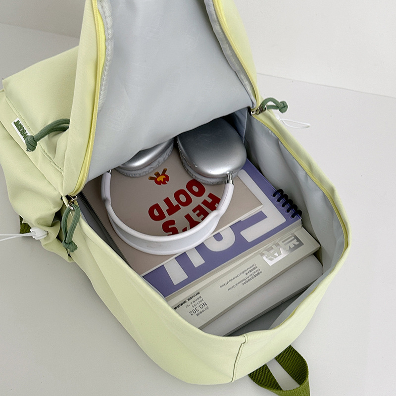 A new high-appearance-level Japanese ins fresh and sweet candy-colored backpack, a lightweight and large-capacity backpack for junior and senior high school students Application Scenario