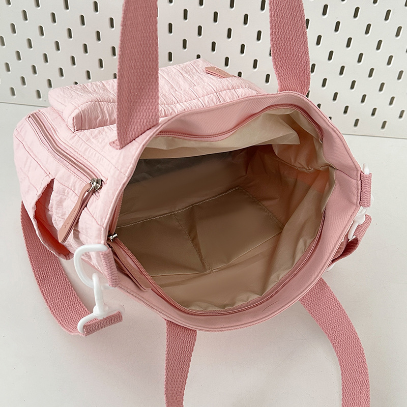 Simple and versatile, large-capacity single-shoulder bag, soft girl handbag, student tutorial and class bag, commuting tote bag Application Scenario
