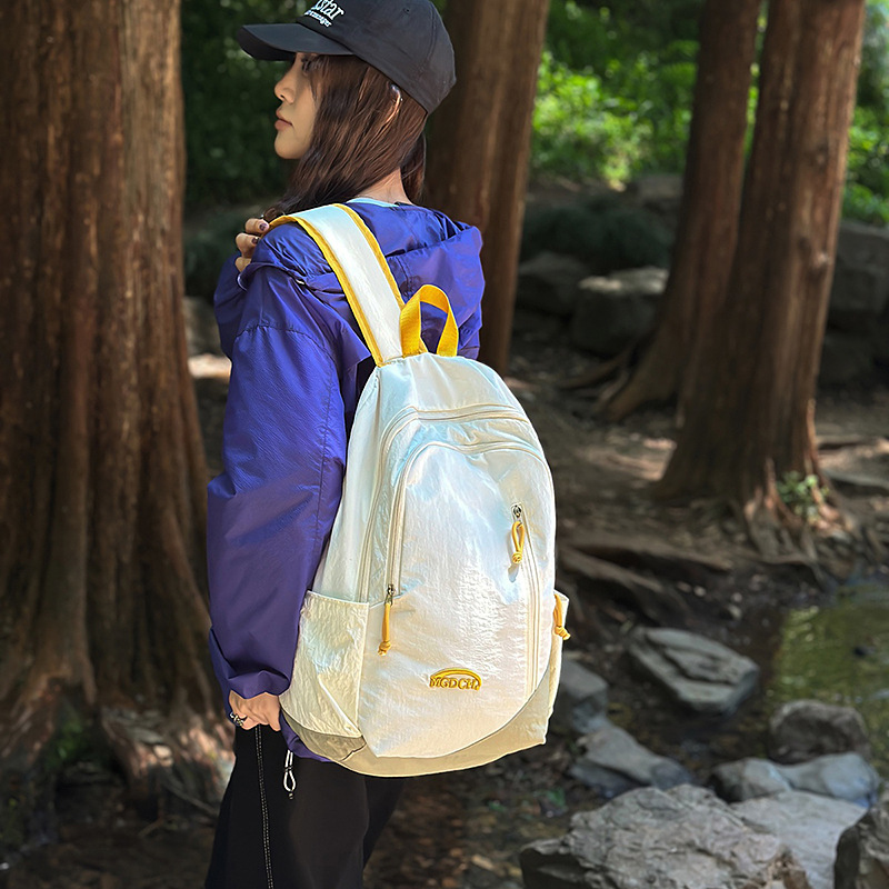 A new versatile large-capacity backpack for couples, a simple and casual travel and commuting bag, a lightweight and sporty outdoor hiking bag details Picture