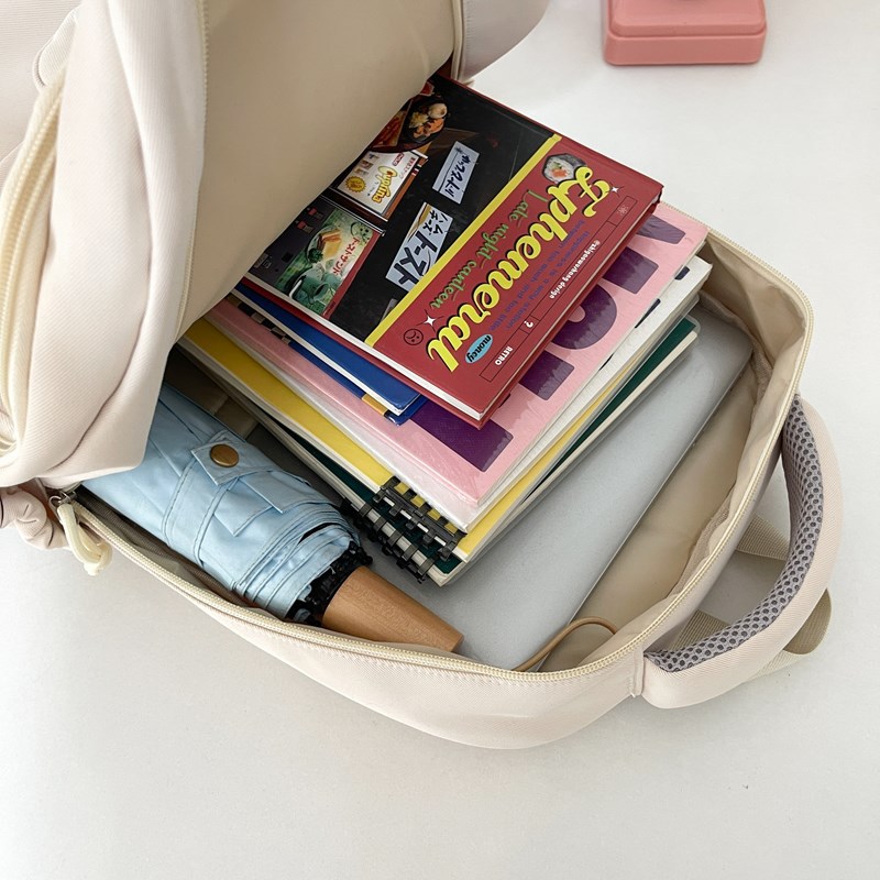 A new high aesthetic level, sweet and cute schoolbag with a college style, a casual, simple, lightweight and versatile backpack for junior and senior high school students Application Scenario