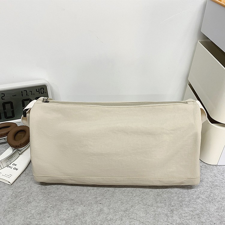 Korean-style simple and lightweight ins crossbody bag, versatile for couples, casual large-capacity single-shoulder bag, sports yoga fitness bag Specification drawing