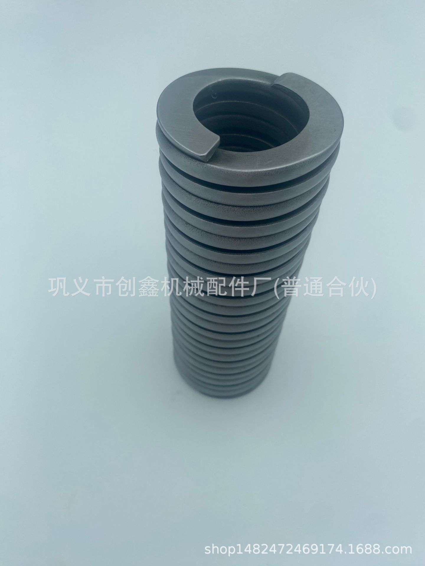 The manufacturer produces double helical springs with an outer diameter of 61.7 and a height of 167.6. They can be produced according to samples undefined