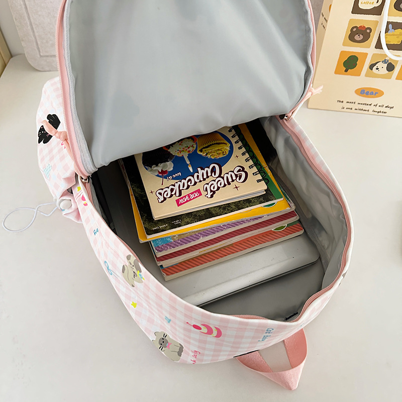 A new high-quality, fresh, sweet and cute printed backpack for junior and senior high school students. It is a casual, simple, lightweight and versatile backpack Application Scenario