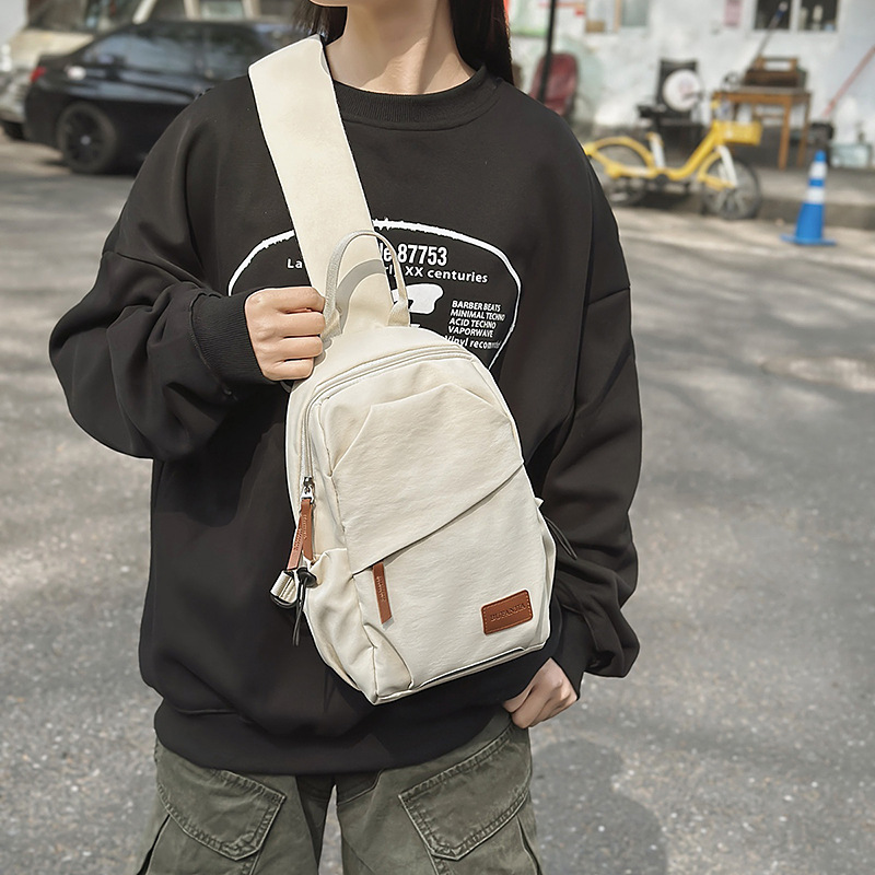 Korean version high appearance level simple and lightweight crossbody men's bag, travel casual sports chest bag, large nylon couple single-shoulder bag full figure