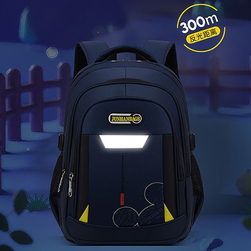 A best-selling foreign trade wholesale schoolbag for primary school students, a large-capacity back-protecting and load-reducing children's backpack for grades 3 to 6 Application Scenario
