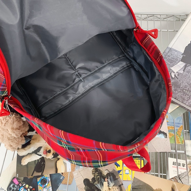 Japanese-style campus autumn and winter retro checkered backpack, junior and senior high school schoolbag, niche large-capacity college student class backpack Application Scenario