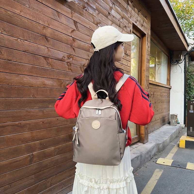 New summer travel backpack: Japanese style, fashionable, simple and versatile backpack, a lightweight schoolbag for college students' commuting details Picture