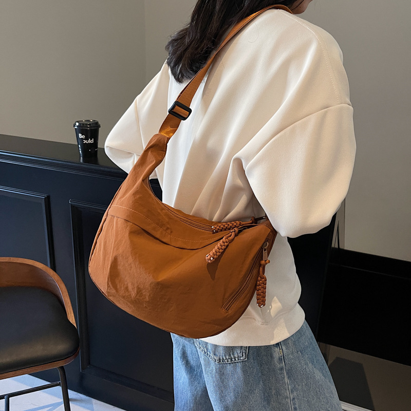 Korean-style simple commuter small bag, single-shoulder bag for women, 2025 new casual dumpling bag, versatile crossbody bag for college students details Picture