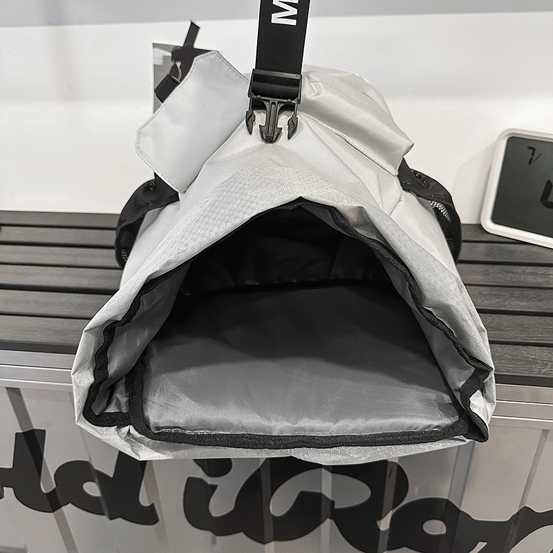 High appearance level sports schoolbag, versatile fitness backpack, large-capacity basketball sports backpack, simple outdoor travel bag Application Scenario