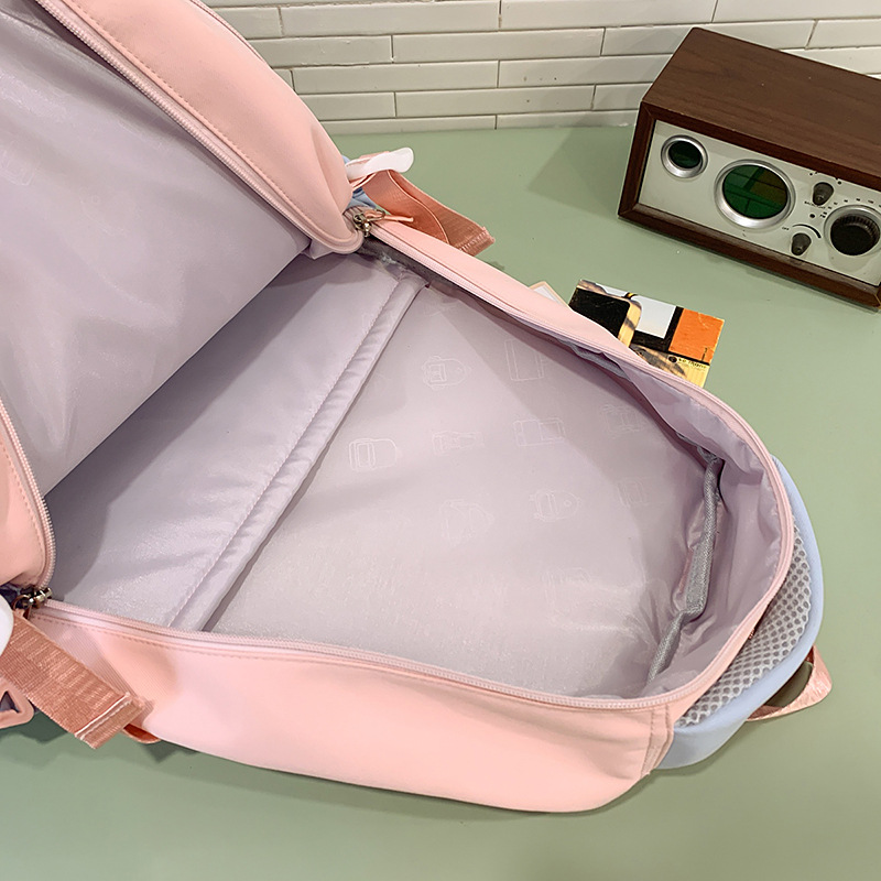 The new schoolbag for girls' high school students has a high level of appearance. It's an ins color-blocking painbag with a school style. It's a backpack for grades 3 to 5 of primary school students Application Scenario