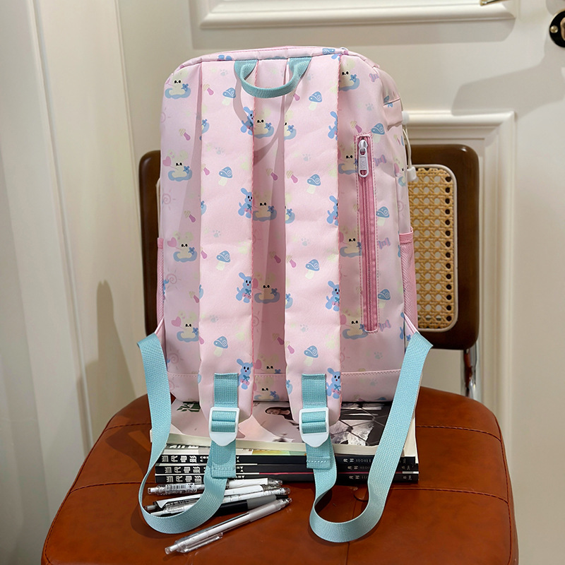 The 2025 new trendy student backpack is a stylish, casual, large-capacity backpack that goes well with outdoor activities and is suitable for campus use Specification drawing