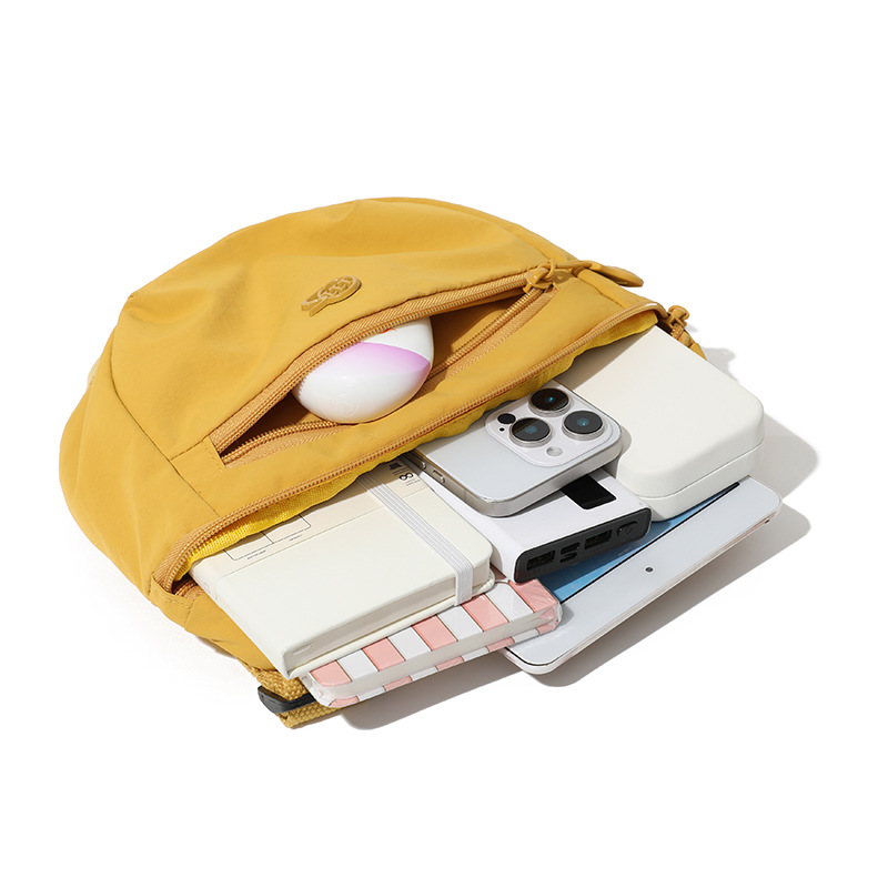 A new ultra-light and portable sporty crossbody bag with a high aesthetic level, featuring a Korean-style Instagram casual and simple travel and mountaineering crossbody bag for women Application Scenario