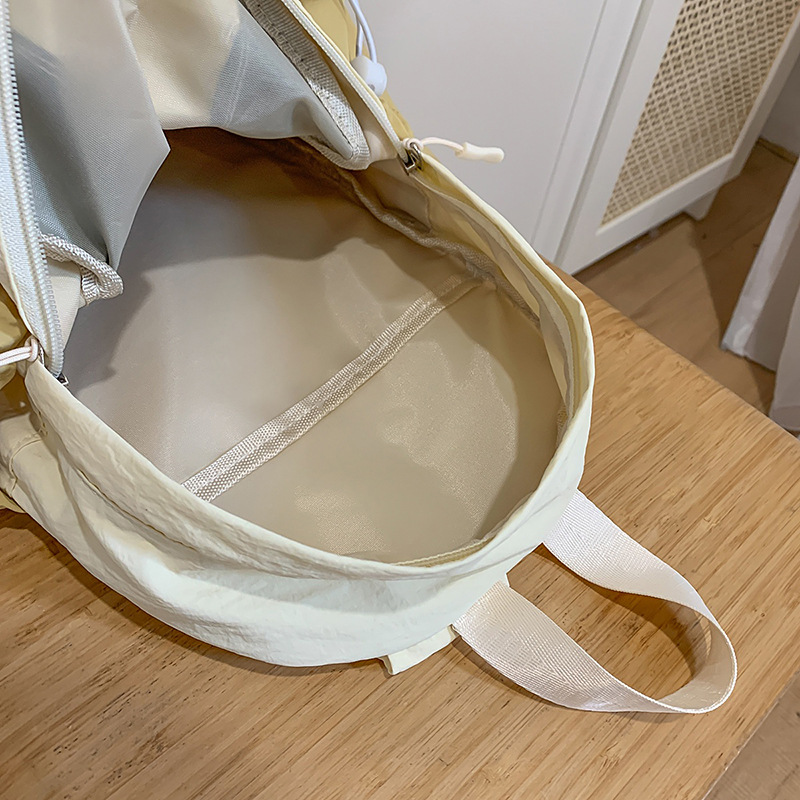 Summer's new casual and lightweight travel backpack, a color-blocking children's outdoor spring outing and study backpack with a high school girls' appearance level Application Scenario