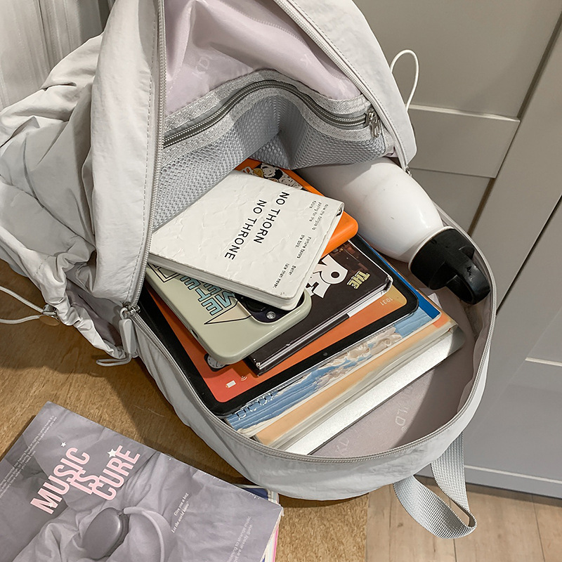 The new Korean-style ins solid-color drawstring backpack is a casual, simple, lightweight and large-capacity travel backpack for junior and senior high school students Application Scenario