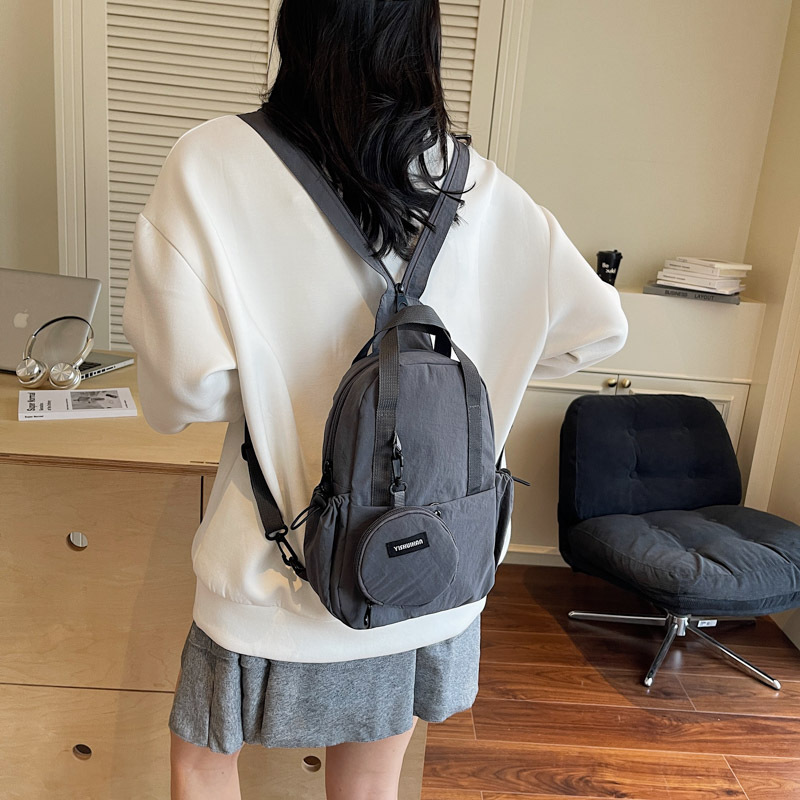 A stylish and lightweight backpack for women, a Korean-style casual three-purpose backpack, a multi-functional chest bag and a travel bag full figure