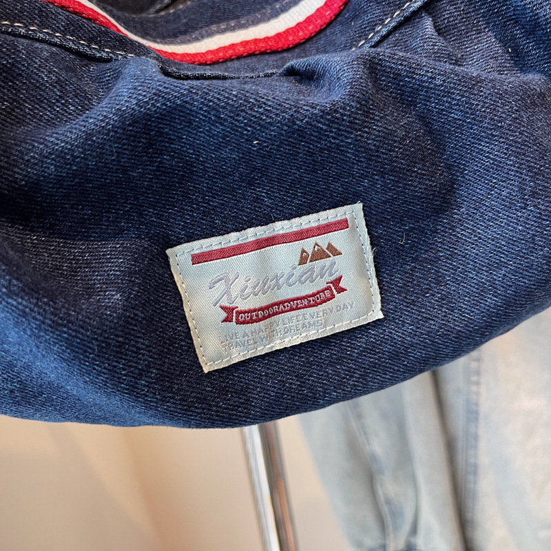 A new high-appeal, Hong Kong-style, niche design, trendy and cool crossbody bag for women with color-blocking and patchwork features. It's a lightweight crossbody bag for shopping and traveling Specification drawing