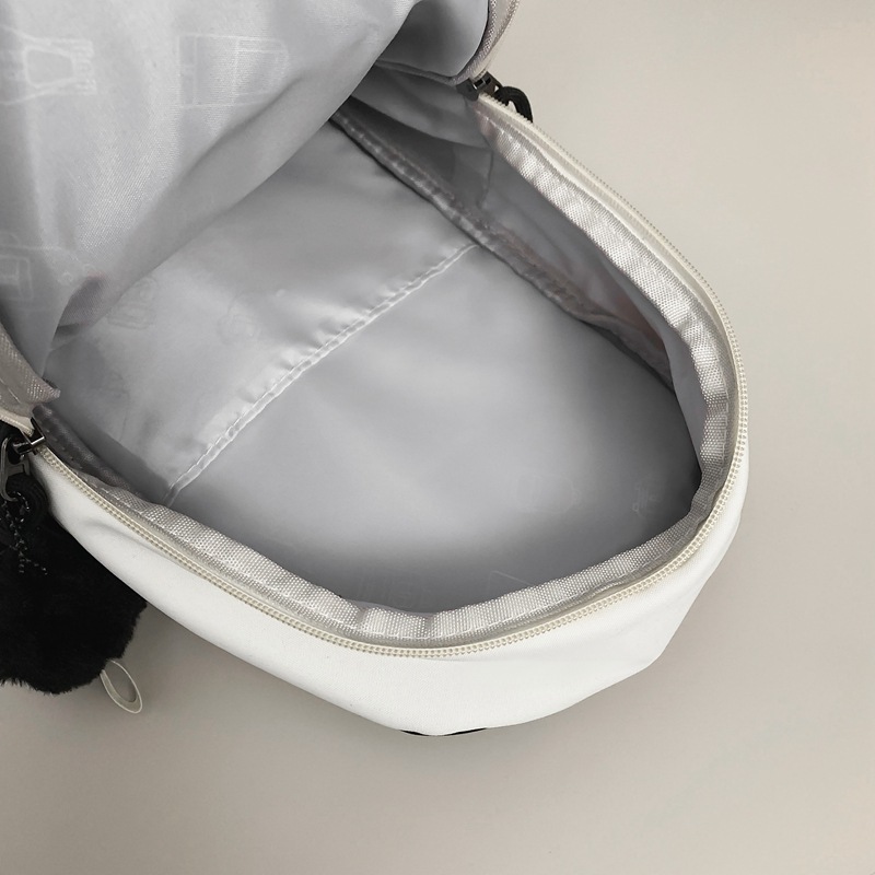 The 2025 new couple's chest bag, sporty and casual for girls, a cool and versatile crossbody bag for cycling, and a lightweight backpack for men Application Scenario