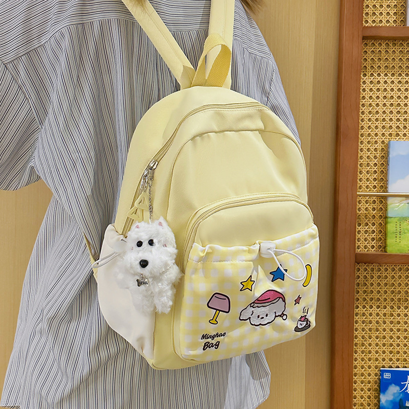New spring lazy, personalized, versatile backpack with high appearance standards, a backpack for girls' outings, and a cute college student schoolbag full figure