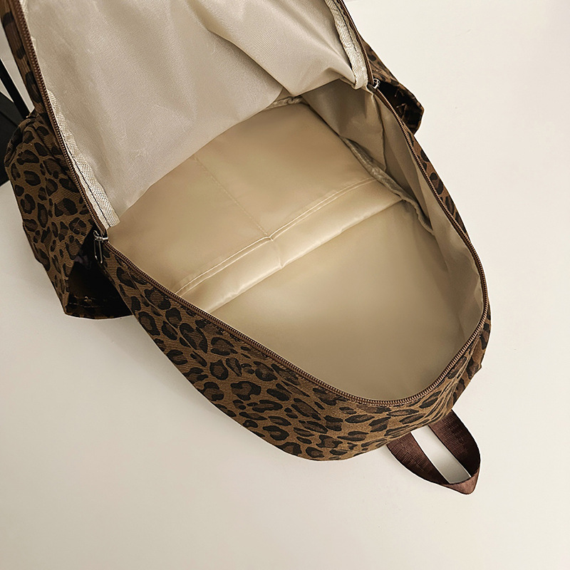 2025 New streetwear European and American hot girl fashion leopard print backpack, large capacity, casual and versatile schoolbag, simple backpack Application Scenario