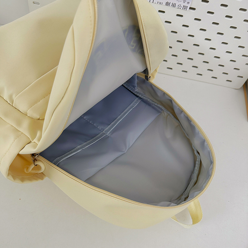 The new summer schoolbags for primary and secondary school students are in the style of Korean Harajuku, a fresh and light backpack, and a forest-style travel backpack for college students Application Scenario