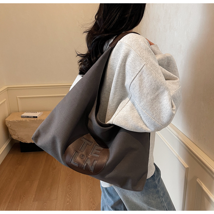 The 2025 new high-end, versatile, large-capacity tote bag, trendy, casual, commuting single-shoulder bag, and simple handbag full figure