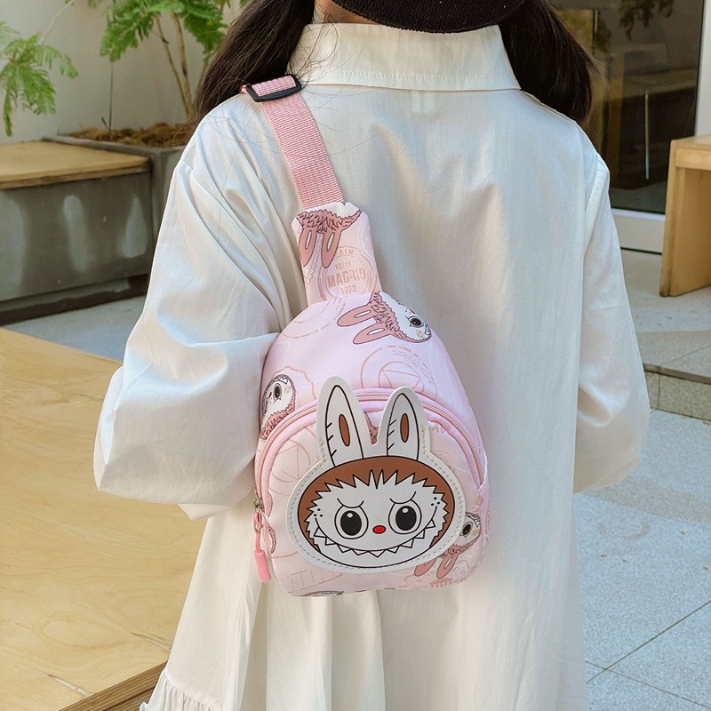 New children's fashion bags, outdoor travel crossbody bags, trendy chest bags, cute cartoon coin purses for boys and girls Application Scenario