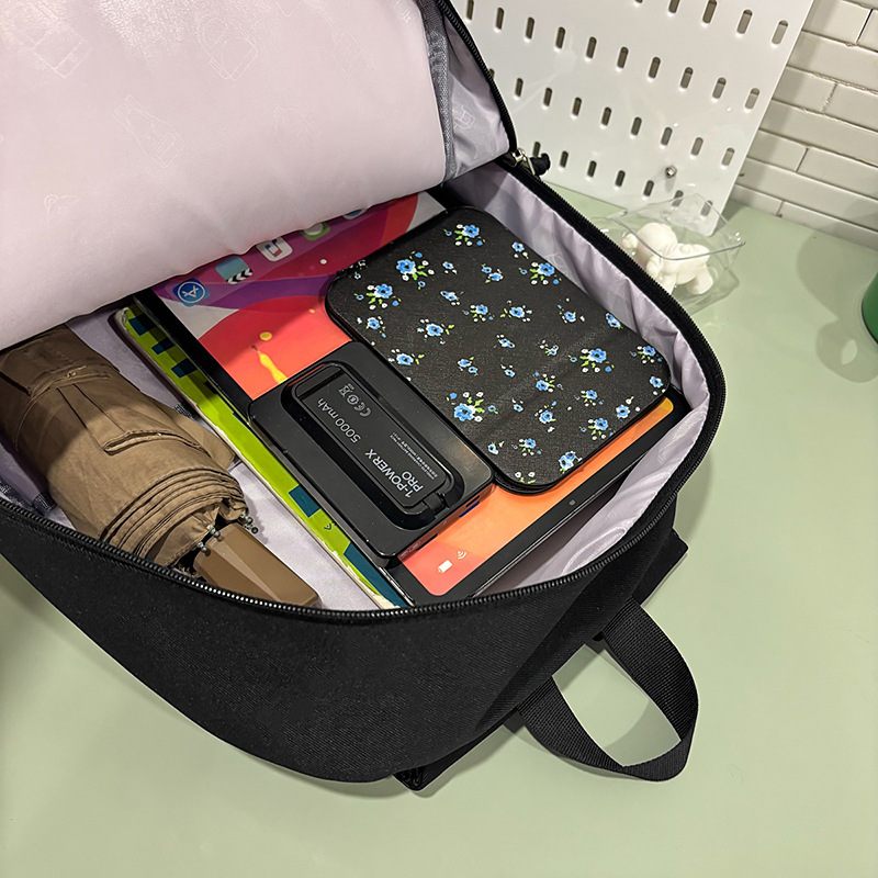 A new Japanese-style Instagram backpack with a high level of appearance, fresh and sweet. It is a large-capacity backpack with color blocking and splicing for junior and senior high school students Application Scenario