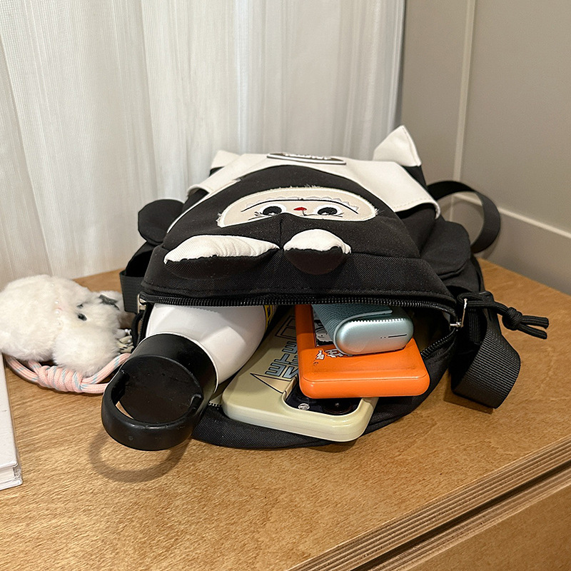 New high-appeal schoolbags for grades 3 to 6, fresh, sweet and cute cartoon backpacks with contrasting colors, lightweight backpacks Application Scenario
