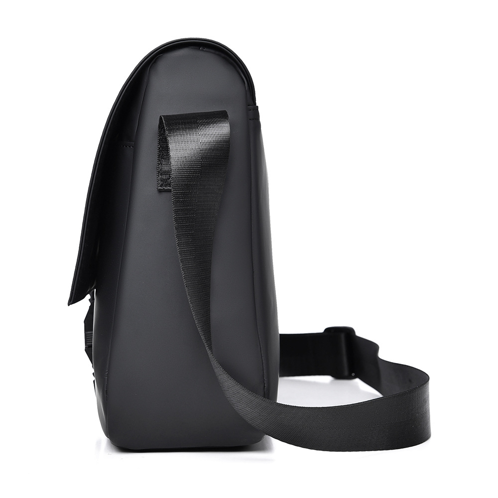 New lightweight and casual single-shoulder crossbody bag, simple letter crossbody bag, unisex small bag, outdoor travel crossbody bag Application Scenario