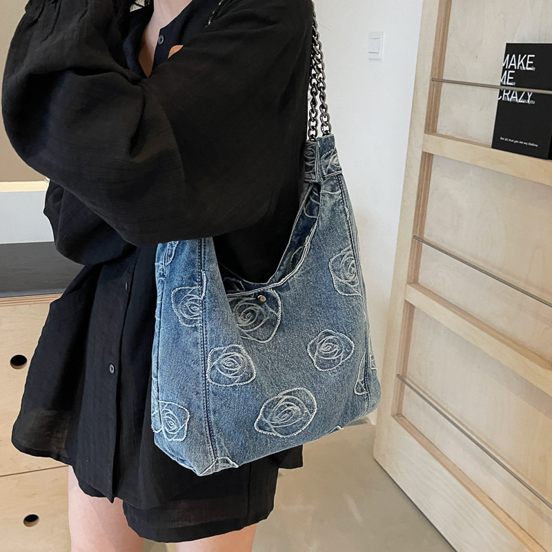 Original homemade rose denim color-blocking drawstring bag, dopamine chain bag, a laid-back and trendy crossbody bag for a strong female lead details Picture