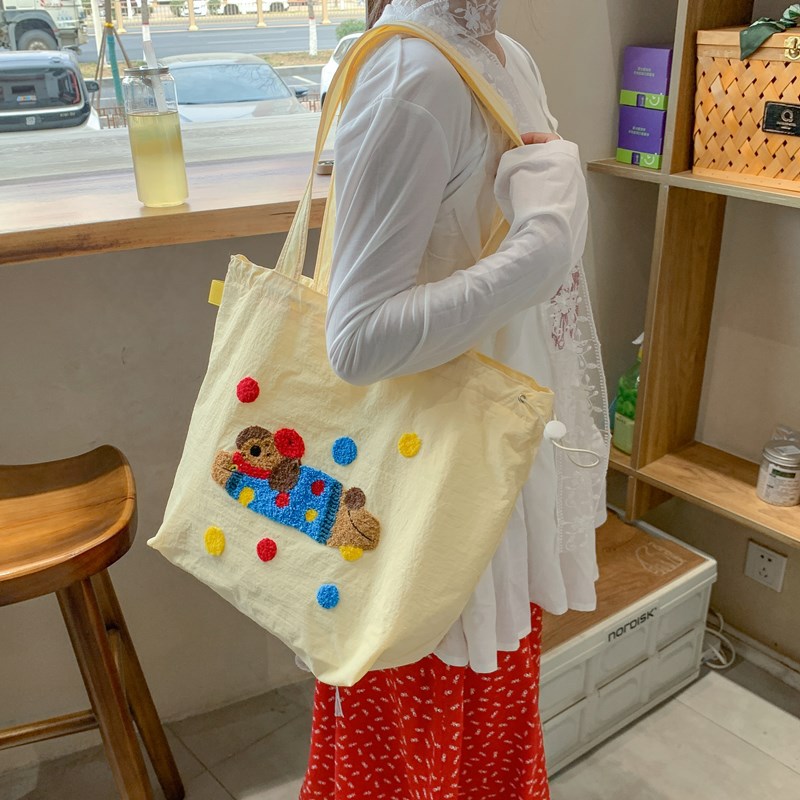Embroidered cute, versatile, artistic single-shoulder bag, new tote bag, laid-back large-capacity fabric bag, commuting drawstring handbag details Picture