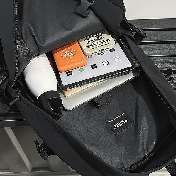 A new high-appeal Korean style Instagram retro workwear backpack for couples, featuring a casual, simple, lightweight and large-capacity backpack Application Scenario