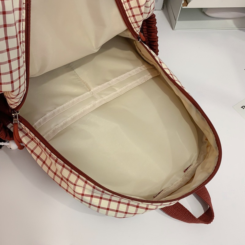 Japanese-style ins color-blocking checkered schoolbag for girls, high school and college students, travel backpack, mommy bag, lightweight and small backpack Application Scenario