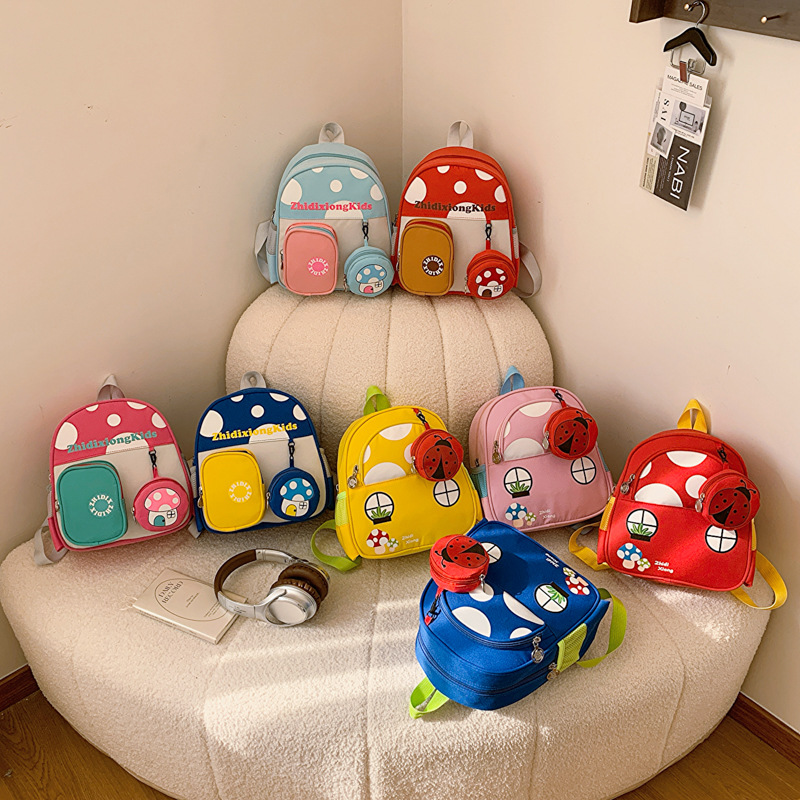 Durable and fun mushroom girl three-dimensional schoolbag, mini children's small backpack, travel bag for children aged 1-3 details Picture