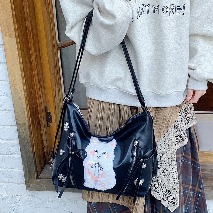 A cute Japanese single-shoulder crossbody bag for 2024, a fashionable and versatile backpack for college students to attend classes, with a high level of appearance full figure