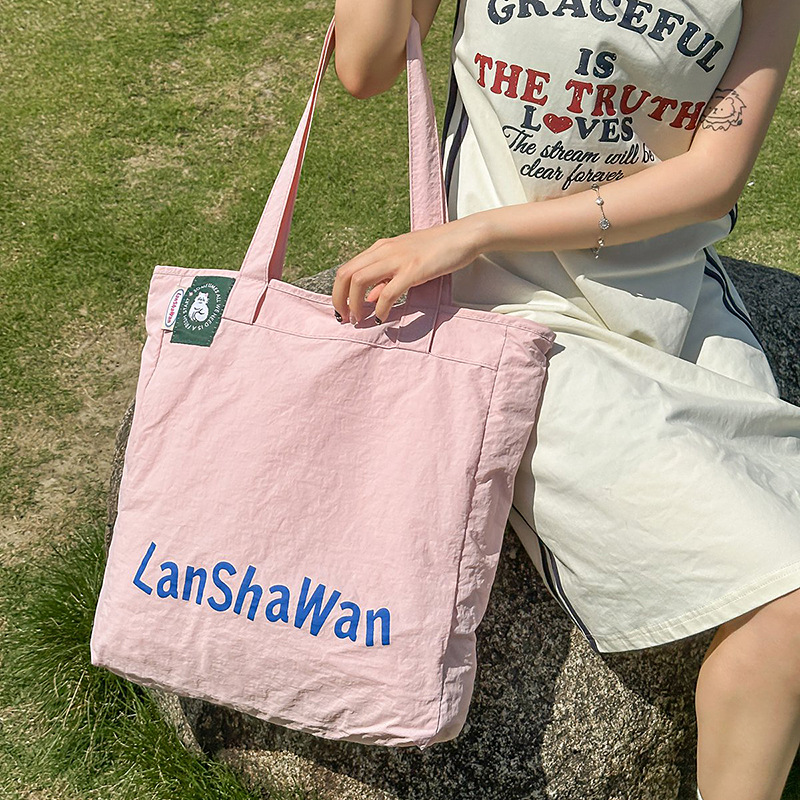 Korean InS-style laid-back red tote bag, large-capacity single-shoulder bag, seaside vacation, high appearance level, girlish heart crossbody bag full figure