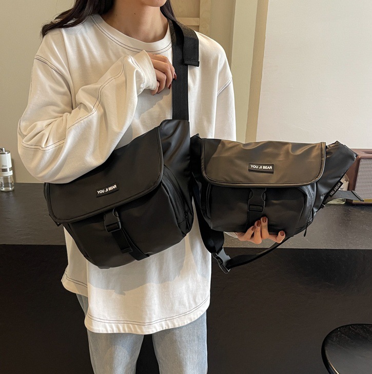 2025 New large-capacity commuter crossbody bag, women's sporty trend, ins single-shoulder bag, elegant underarm bag, men's chest bag full figure