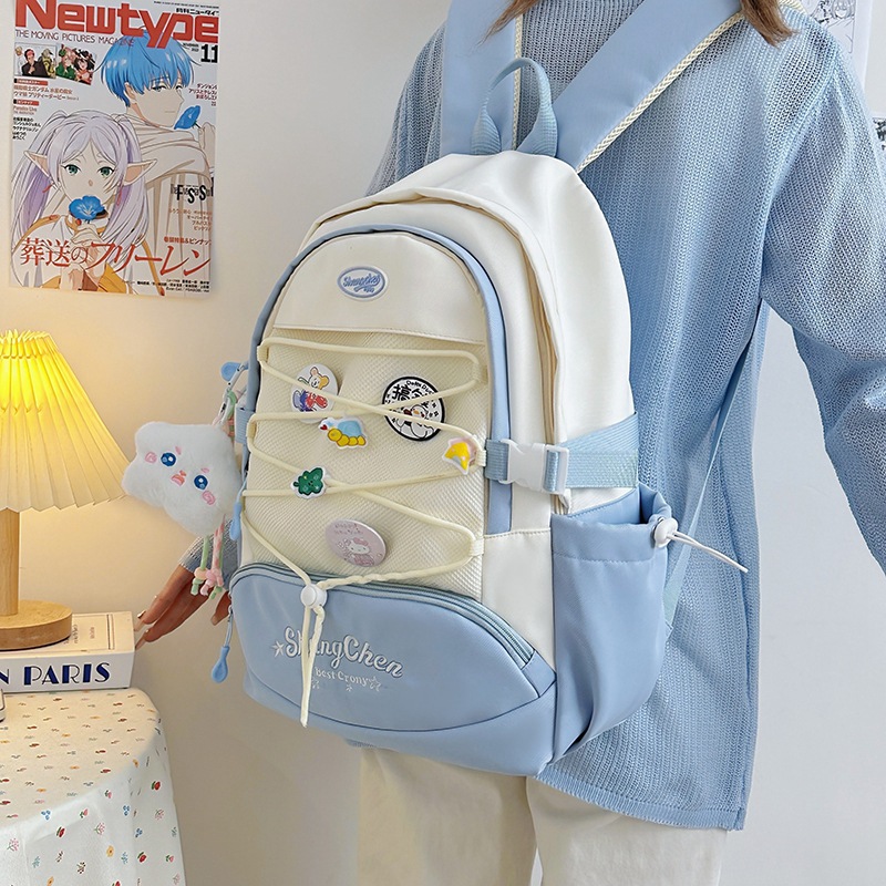 This new high-appearance-level college style backpack for junior and senior high school students is fresh, cute, casual, simple, lightweight and has a large capacity full figure