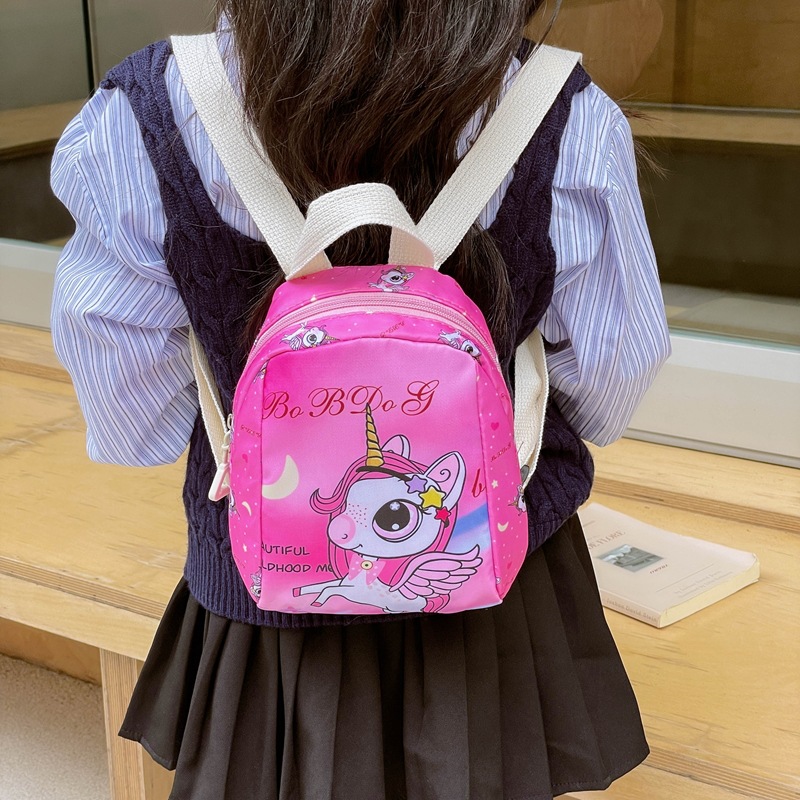 Korean cartoon kindergarten schoolbags, fashionable anime children's backbags, cute children's schoolbags, trendy nylon backpacks Application Scenario
